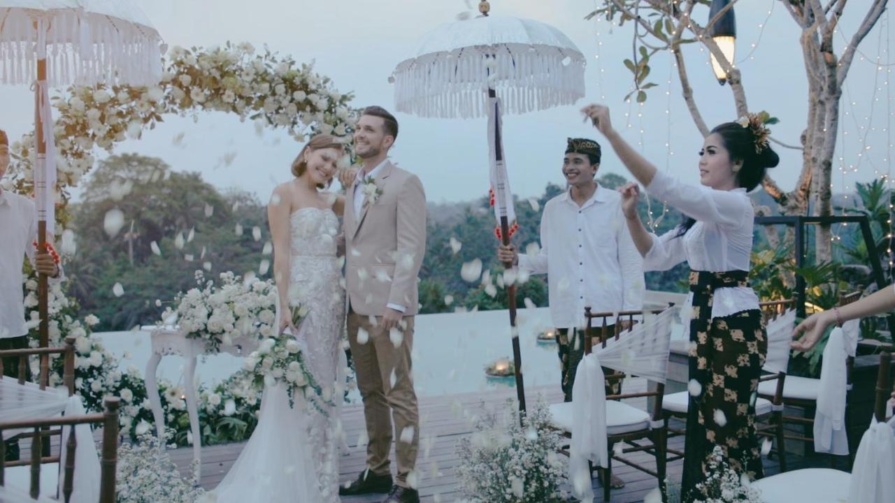 Adiwana Bisma Hotell Ubud Exteriör bild A wedding in Bali