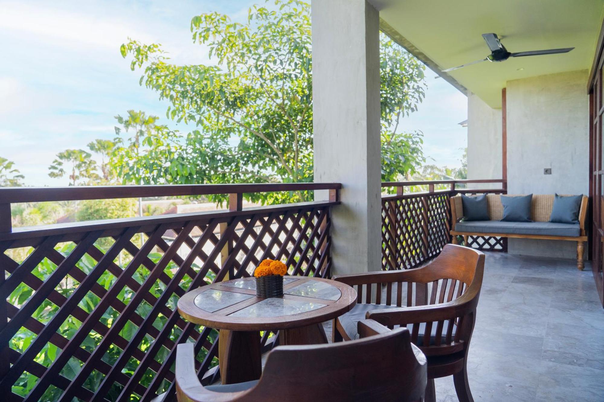 Adiwana Bisma Hotell Ubud Exteriör bild A balcony at the hotel