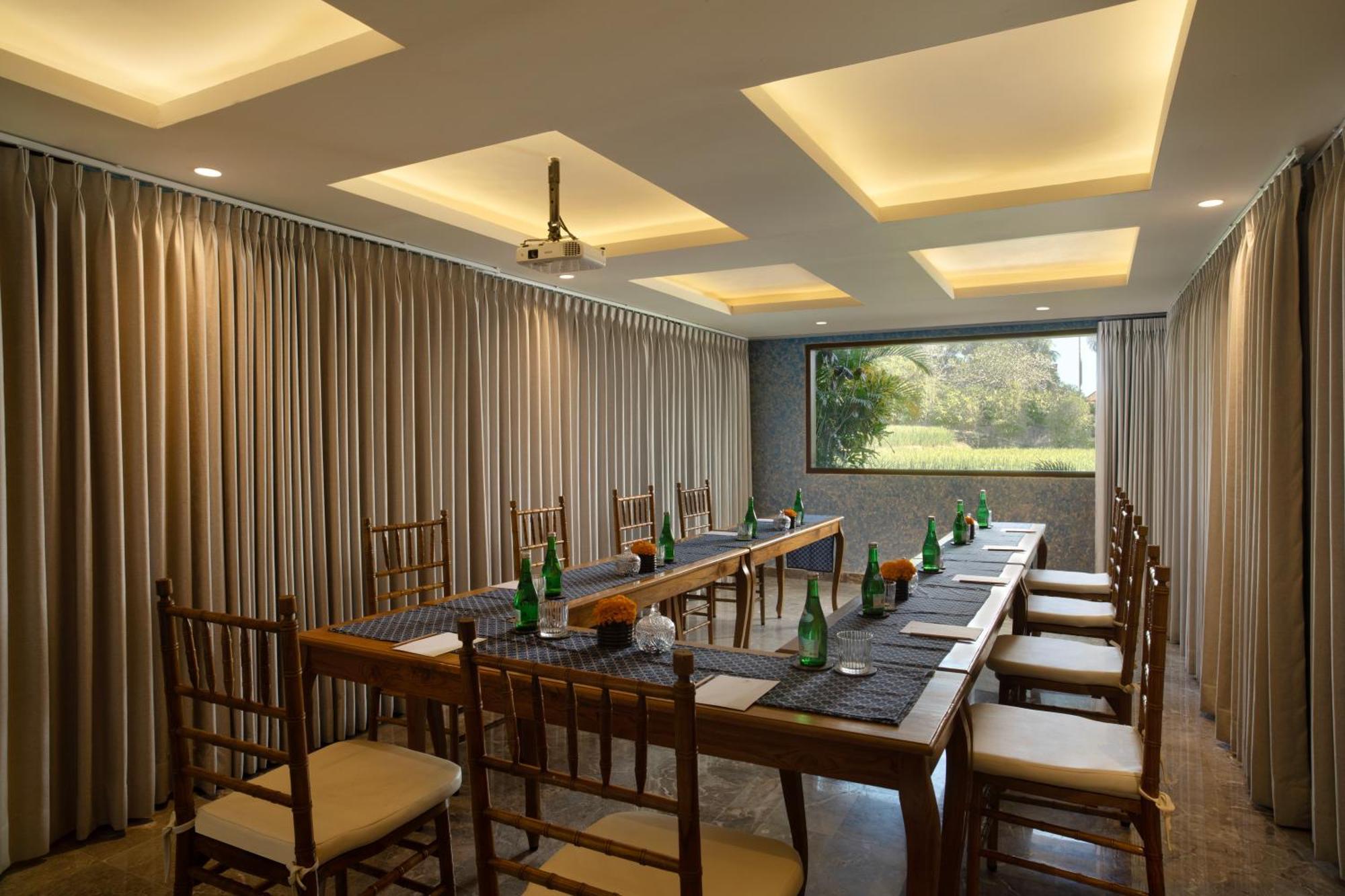 Adiwana Bisma Hotell Ubud Exteriör bild Meeting room at the resort