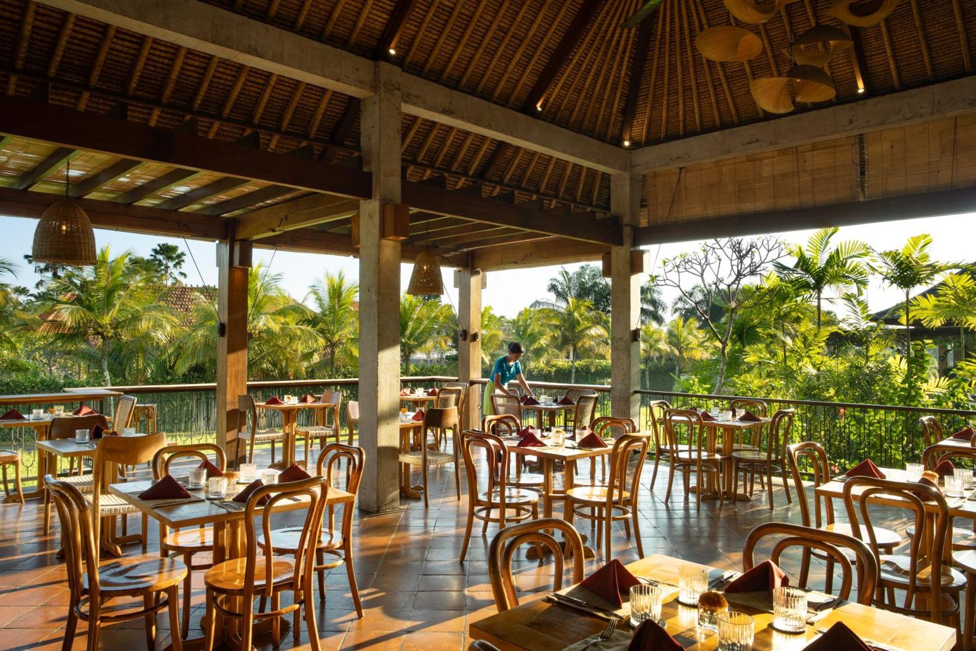 Adiwana Bisma Hotell Ubud Exteriör bild The restaurant at the resort