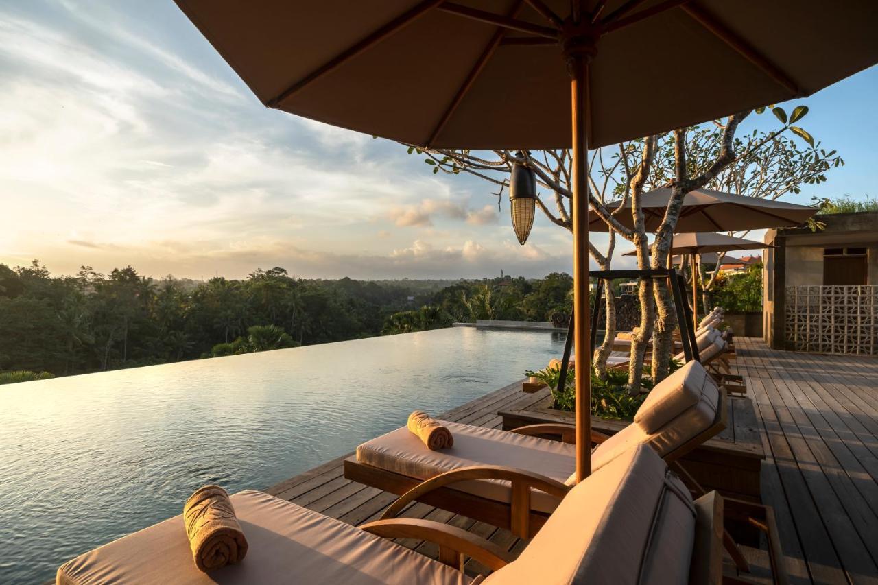 Adiwana Bisma Hotell Ubud Exteriör bild View of the resort's infinity pool